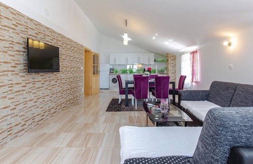 Ledenice House | A simple but particularly lovingly furnished cottage in Bater, a village with few houses and surroun