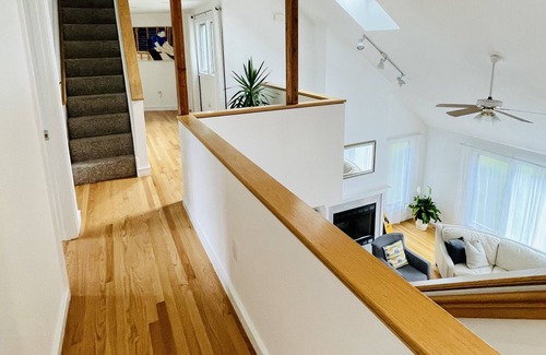 Marblehead House | A spacious and bright contemporary home by the ocean in old New England town...