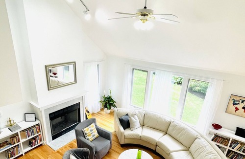 Marblehead House | A spacious and bright contemporary home by the ocean in old New England town...