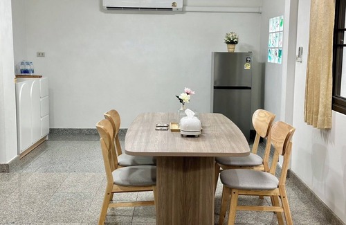 Dok Mai House | A spacious and Peaceful 3 Bedrooms detached house inside Bangkok city