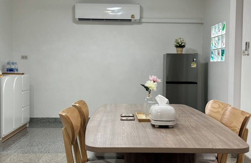 Dok Mai House | A spacious and Peaceful 3 Bedrooms detached house inside Bangkok city