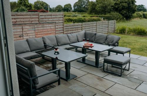 Llanarthney House | A Spacious Countryside Retreat for up to 16 Guests