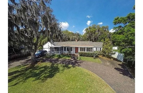 Winter Haven House | A spacious gem w/private lake front access, boating, restaurants, bars and more!