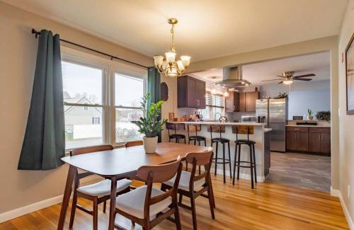 Nashua House | A Spacious Modern Elegant Ranch (whole house)