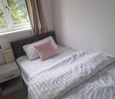 Rugby House | A spare room in a quite cul de sac