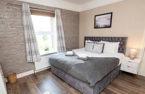 Matlock House | A stunning rustic period house full of period features with amazing views of Riber castle and the...