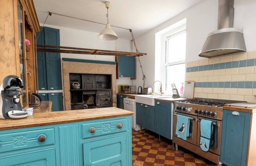 Matlock House | A stunning rustic period house full of period features with amazing views of Riber castle and the...