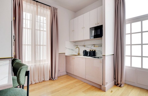 1st Arrondissement Apartment | A Stunning Studio-Loft in Place Vendôme - Louvre