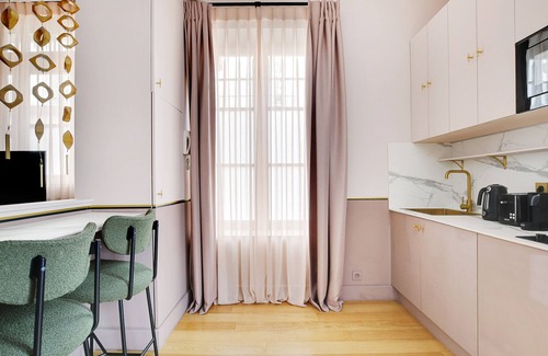 1st Arrondissement Apartment | A Stunning Studio-Loft in Place Vendôme - Louvre