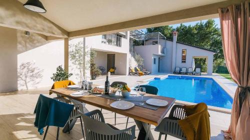 Lindar Villa | A stunning villa with a swimming pool in Lindar near Pazin