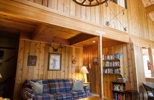 Sunnyside Cabin | A super cabin on Tahoe's West Shore with PRIVATE BEACH RIGHTS. Up against forest