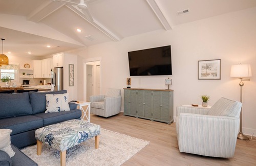 Tranquil Harbour House | A Swell Life: Modern, Coastal Cool Home with Private Pool