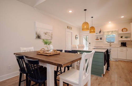 Tranquil Harbour House | A Swell Life: Modern, Coastal Cool Home with Private Pool