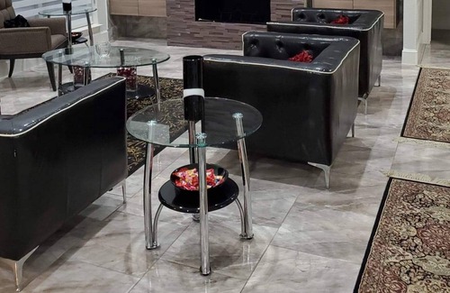 Lewisville House | A touch of class away from home