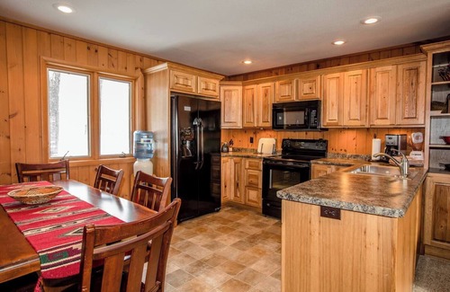 Bessemer Apartment | A Trailside Duplex Along the Alpen Trail