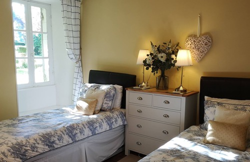 Saint-Crepin-de-Richemont Villa | A tranquil, private and secluded 4-bed detached cottage, swimming pool & garden.