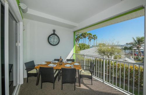 Bradenton Beach House | A Twist of Lime