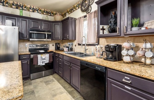 Jim Thorpe House | A Vacation That Feels Like Home! Senior Friendly! A Poconos Place of Peace!