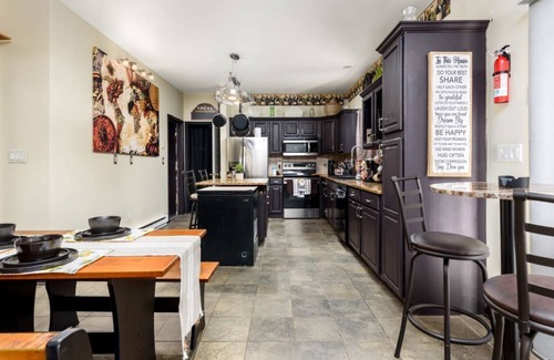 Jim Thorpe House | A Vacation That Feels Like Home! Senior Friendly! A Poconos Place of Peace!