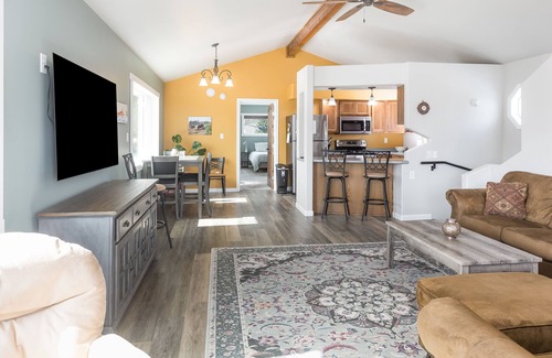 Seward House | A-ViewnnCome stay with us in fall, winter and spring.