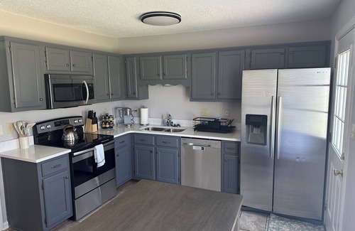 Southaven House | A Walk in Central Park. Tastefully decorated 3 bed 2 bath House in Southaven