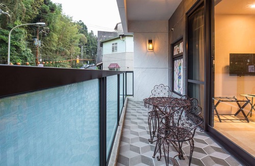 Xitou House | A walk in the mist