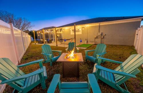 Sabal Harbour House | A Wave From it All! Pet friendly, Private heated pool home with fire pit!