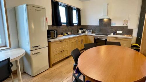 Imphy Apartment | A6 Parking Wifi 1 chambre 3 lits, 1 canapé lit 2 à 6 personnes Réduc à la semaine ou mois