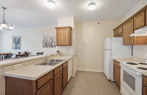 Medical Center District Apartment | AA4 l NEWLY Updated l 4-min to Medical Center l 2BR & 2BA l Monthly rental