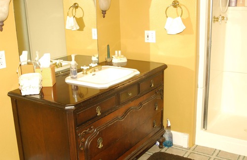 Ferndale Cottage | "Aalborg Suite" private suite on 10 acres overlooking Ferndale - Humbolt County