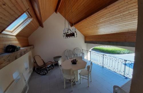 Brustem House | Aan het Singelhof - Mirabelle - 4 sterren - met sunshower en tuin