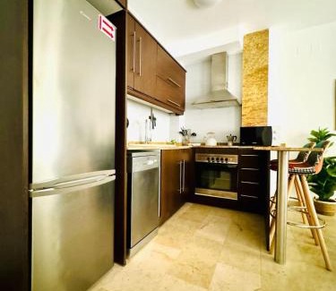 Valencia City Centre Apartment | ABAT 1 Cool & Wide Flat next to the Cathedral