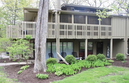 Fontana Villa | Abbey Springs w/great location, comes with golf carts! April weekends open!