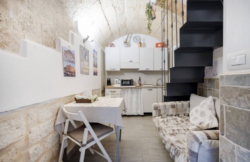 Old Town Apartment | Abode the Solstice - Sanctuary where light meets legacy