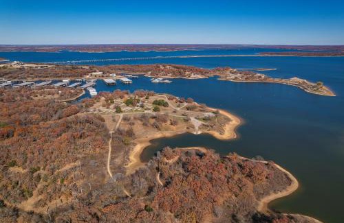 Kingston House | about 3 Mi to Lake Texoma Kingston Family Retreat