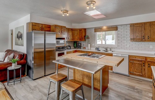 Cascade House | Above Par - Walk to Lake, Golf, Boat ramp, Bar & Grill - Fire Pit