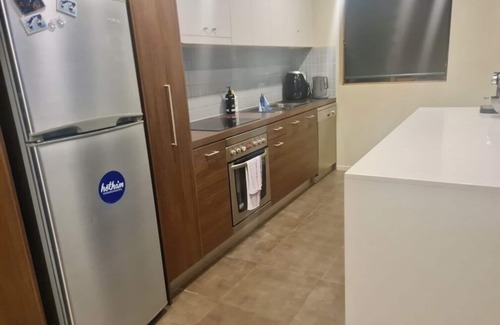 Hotham Heights Apartment | Absollut 9 - Central location