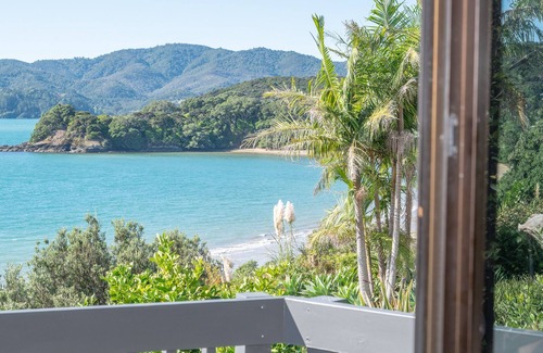 Coopers Beach House | Absolute Beach Front @ Coopers