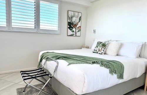 Alexandra Headland Apartment | Absolute Beachfront Penthouse with Exclusive Rooftop