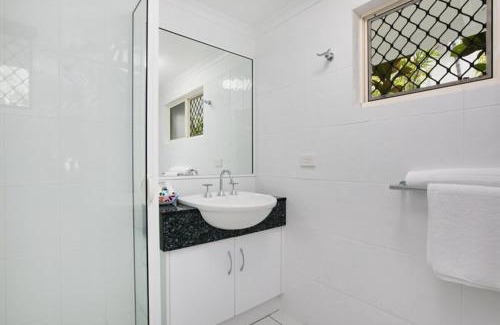 Trinity Beach Apartment | Absolute beachfront apartment