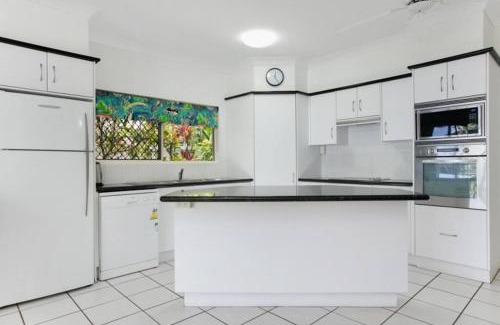 Trinity Beach Apartment | Absolute beachfront apartment