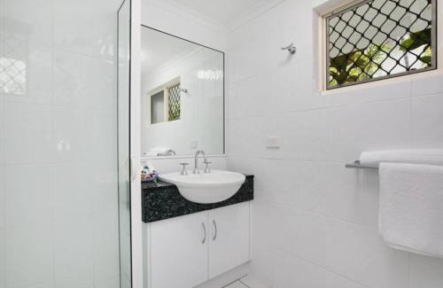 Trinity Beach Apartment | Absolute beachfront apartment