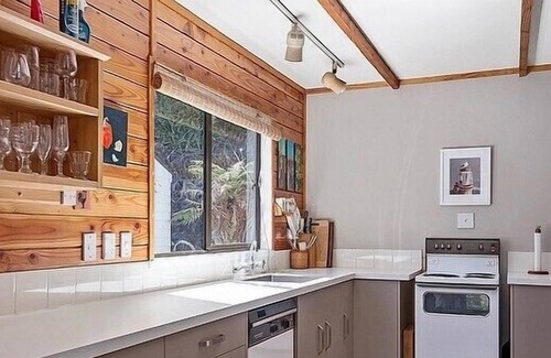 Okere Falls Cottage | Absolute Lakefront Favourite - Holiday Home