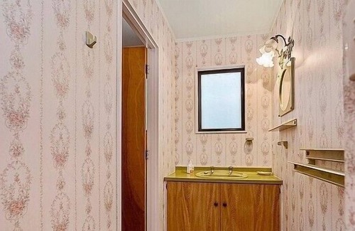 Okere Falls Cottage | Absolute Lakefront Favourite - Holiday Home