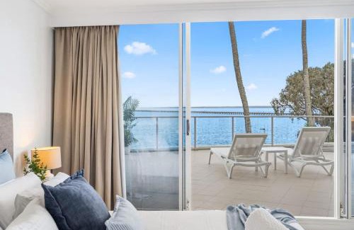 Urangan Apartment | Absolute Oceanfront Resort Villa
