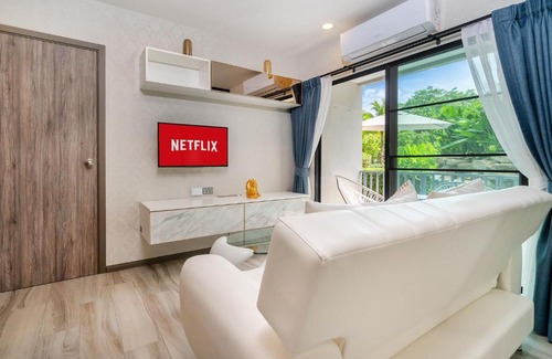 Sa Khu Apartment | Absolute Poolside with Free Netflix @Naiyang