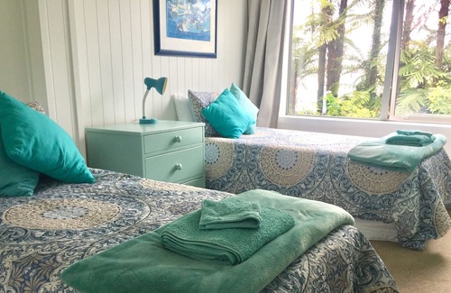 Welcome Bay Apartment | Absolute waterfront - Beach Retreat Escape