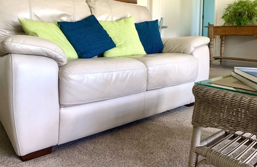 Welcome Bay Apartment | Absolute waterfront - Beach Retreat Escape