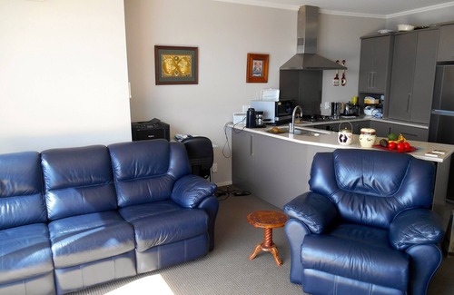 Tauranga Cottage | Absolute Waterfront, Tauranga Apartment