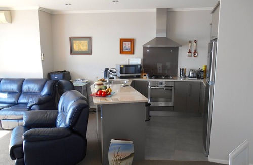 Tauranga Cottage | Absolute Waterfront, Tauranga Apartment